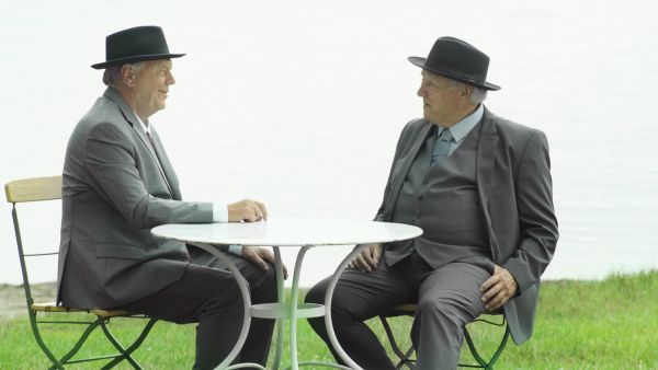 Zwei Herren im Anzug / Foto: X-Verleih